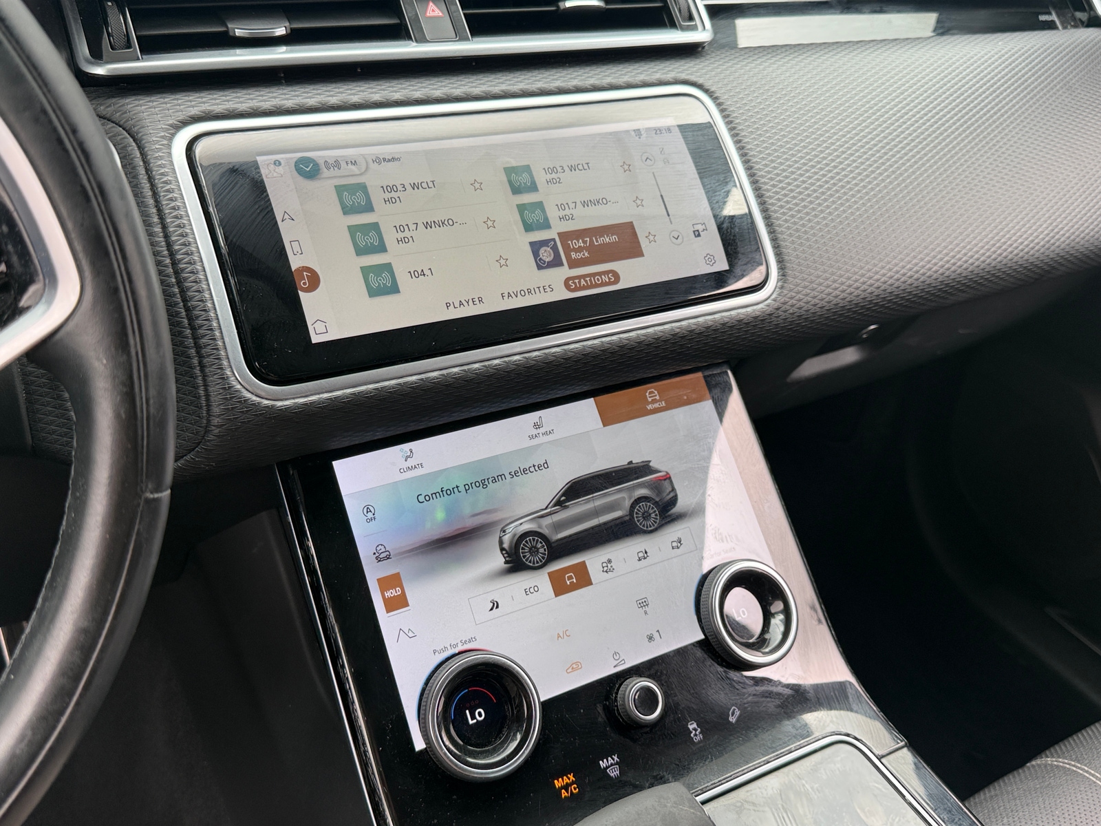 Thumbnail: 2022 Land Rover Range Rover Velar - 4