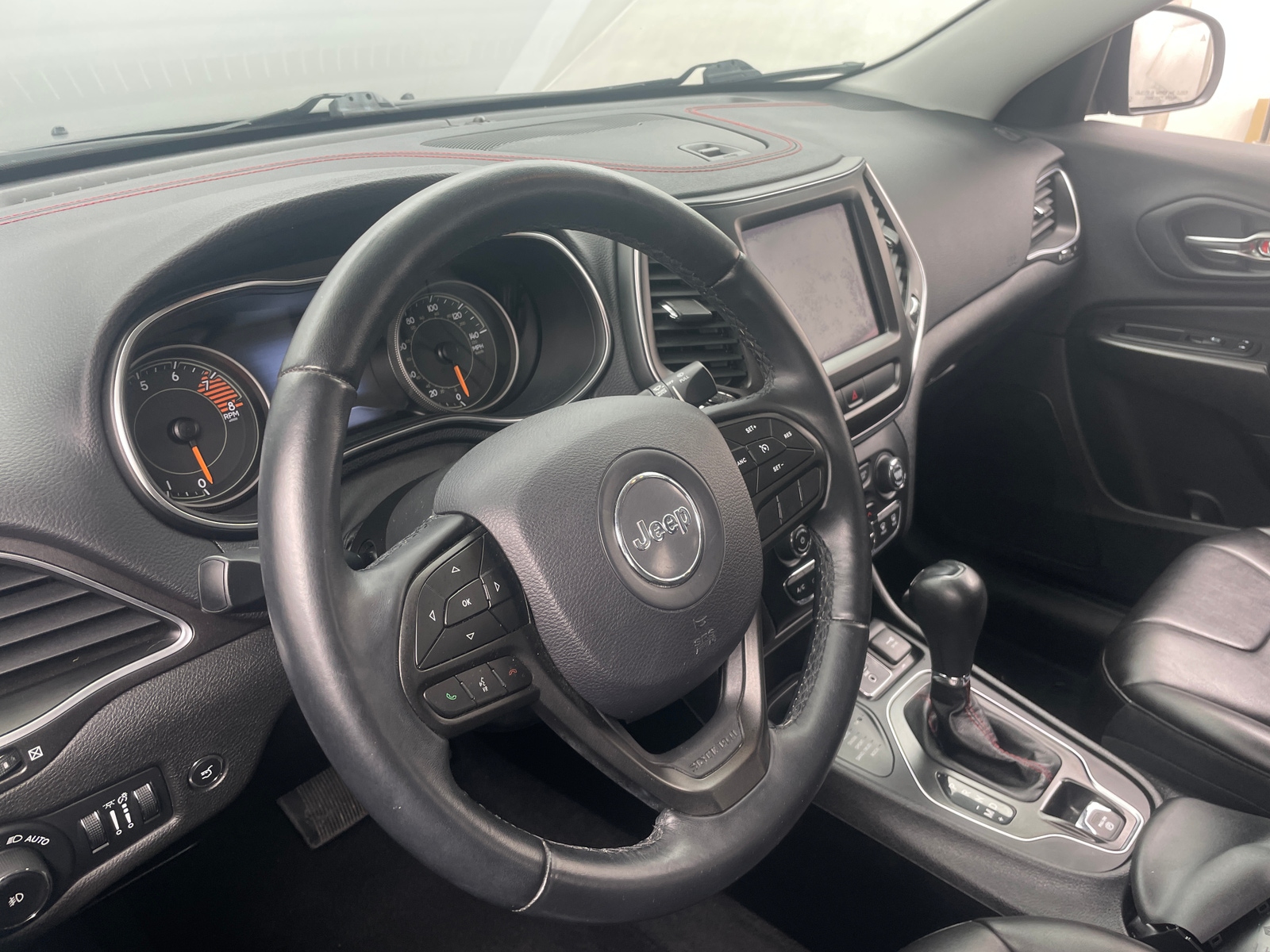 Thumbnail: 2019 Jeep Cherokee - 5