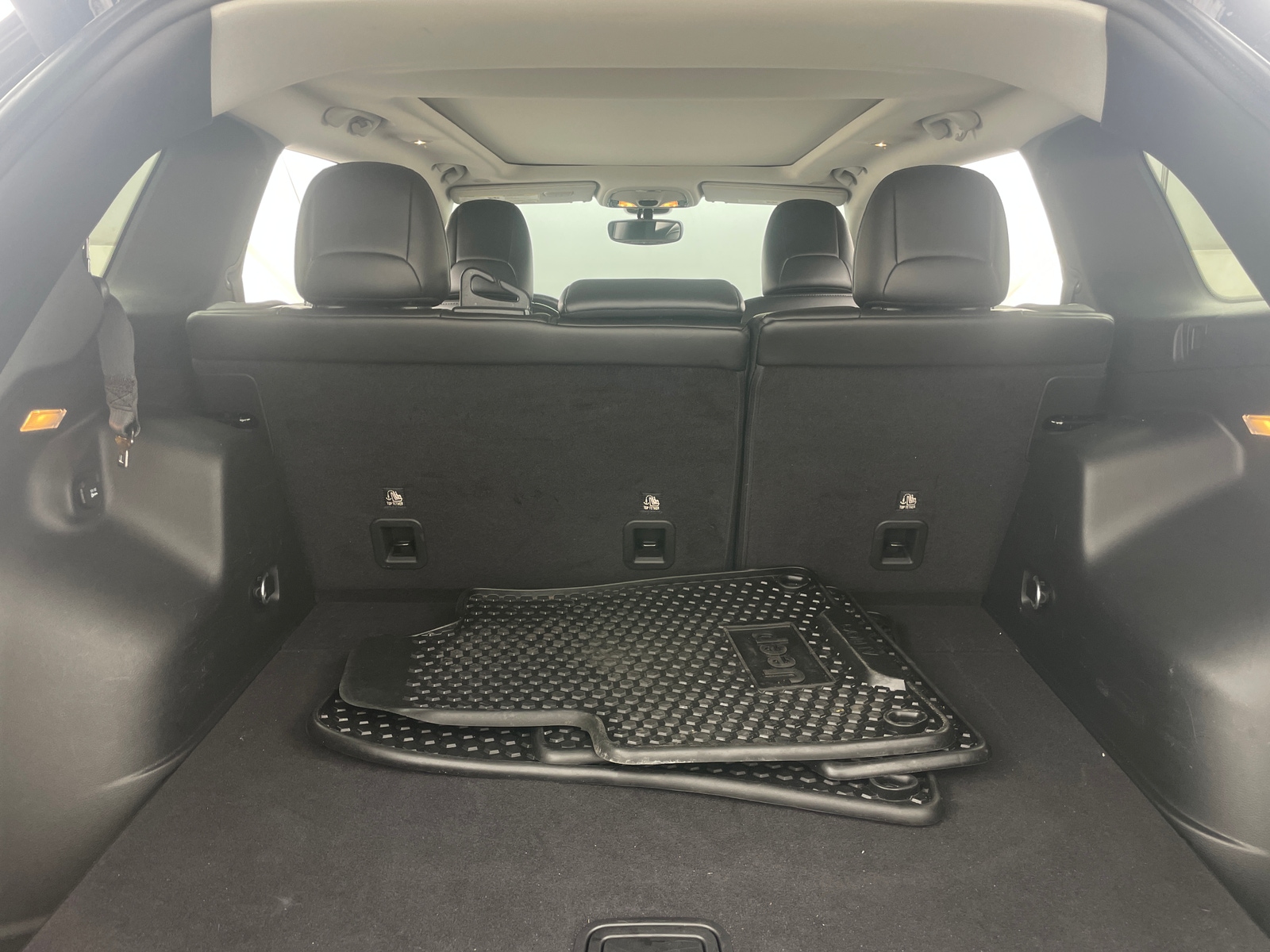 Thumbnail: 2019 Jeep Cherokee - 7