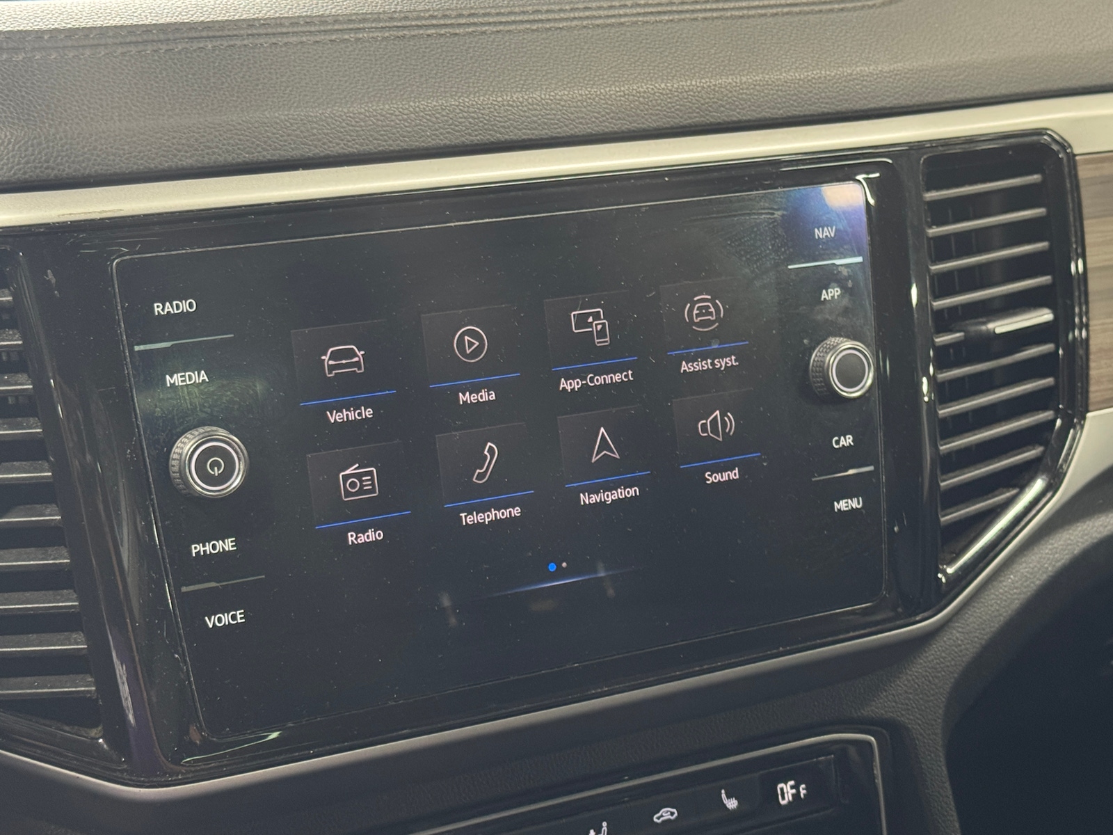 Thumbnail: 2021 Volkswagen Atlas - 3