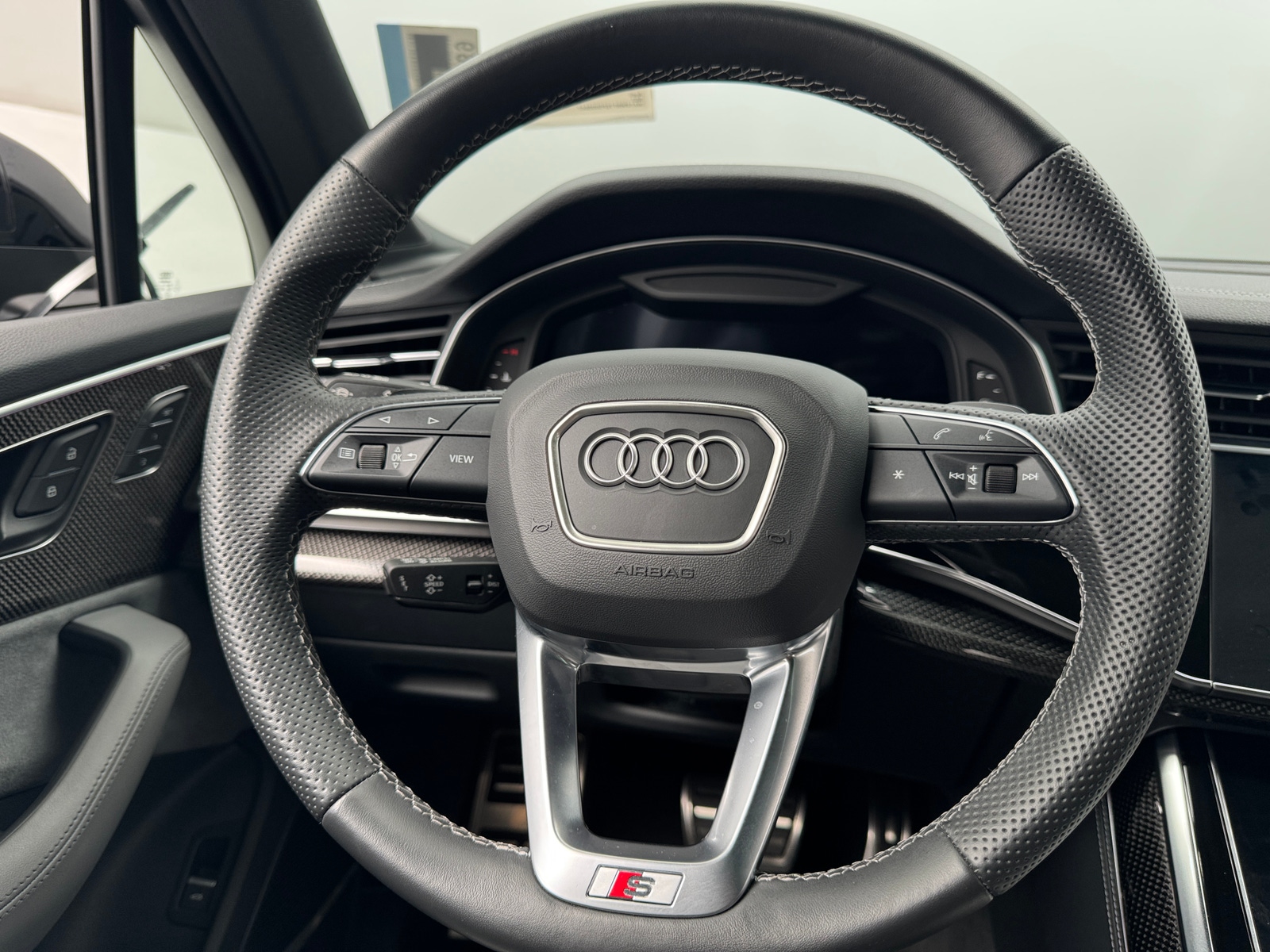 Thumbnail: 2023 Audi SQ7 - 4