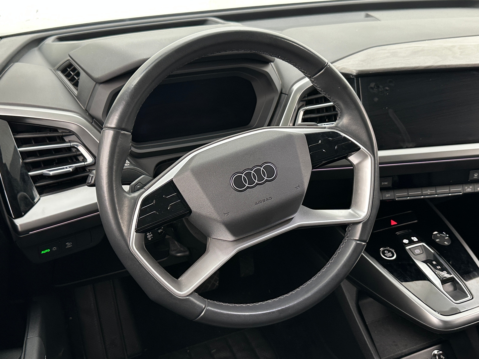 Thumbnail: 2023 Audi Q4 e-tron - 4