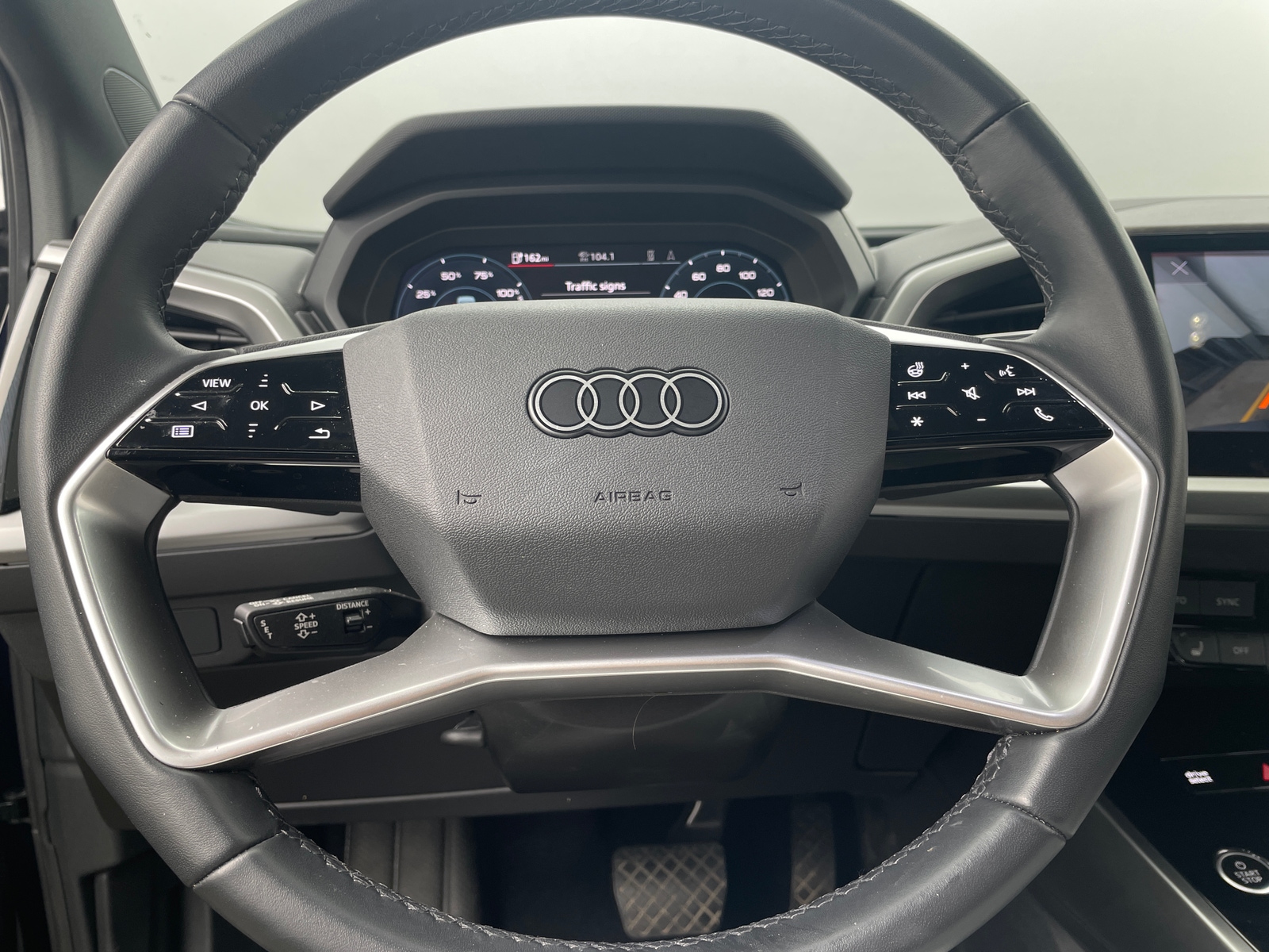 Thumbnail: 2023 Audi Q4 e-tron - 4