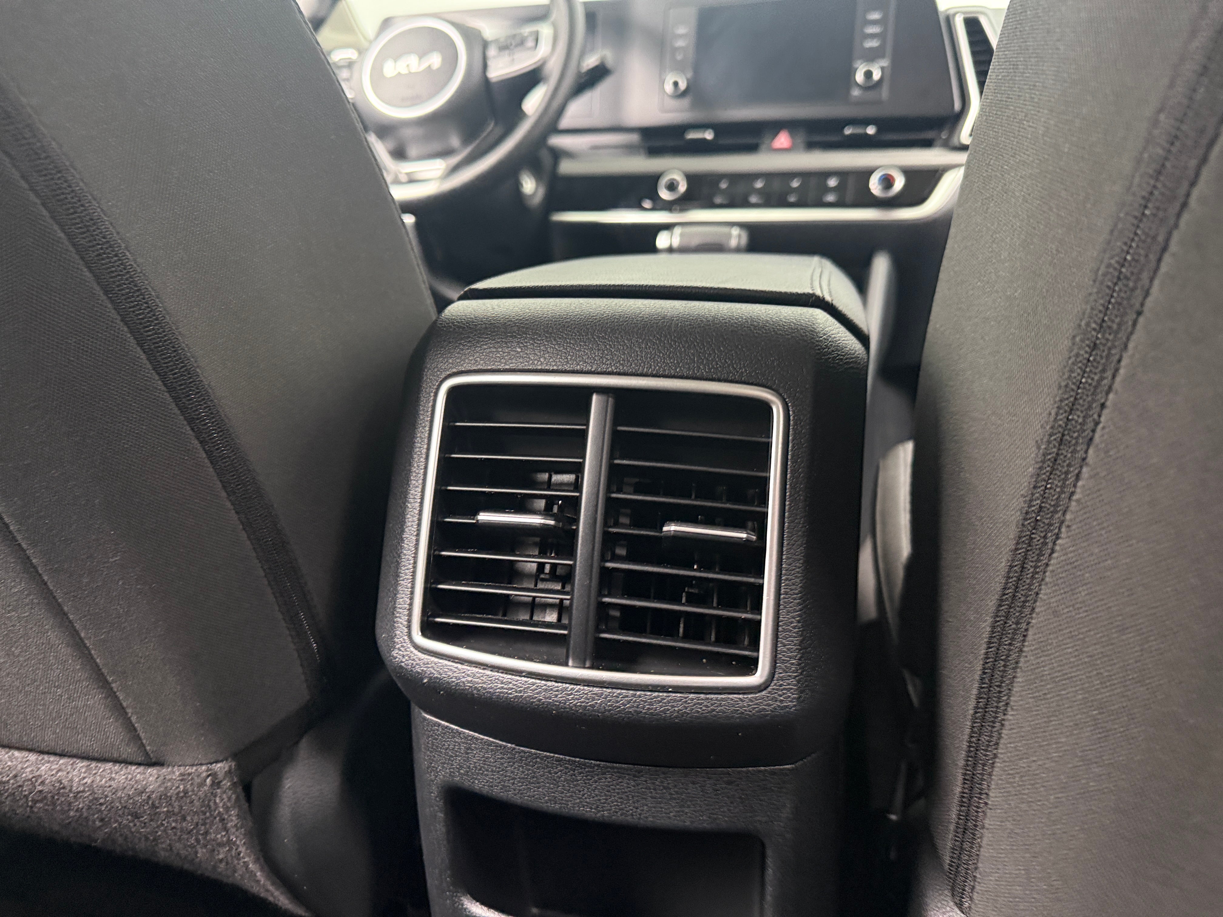 2025 Kia Sportage LX - Photo 4