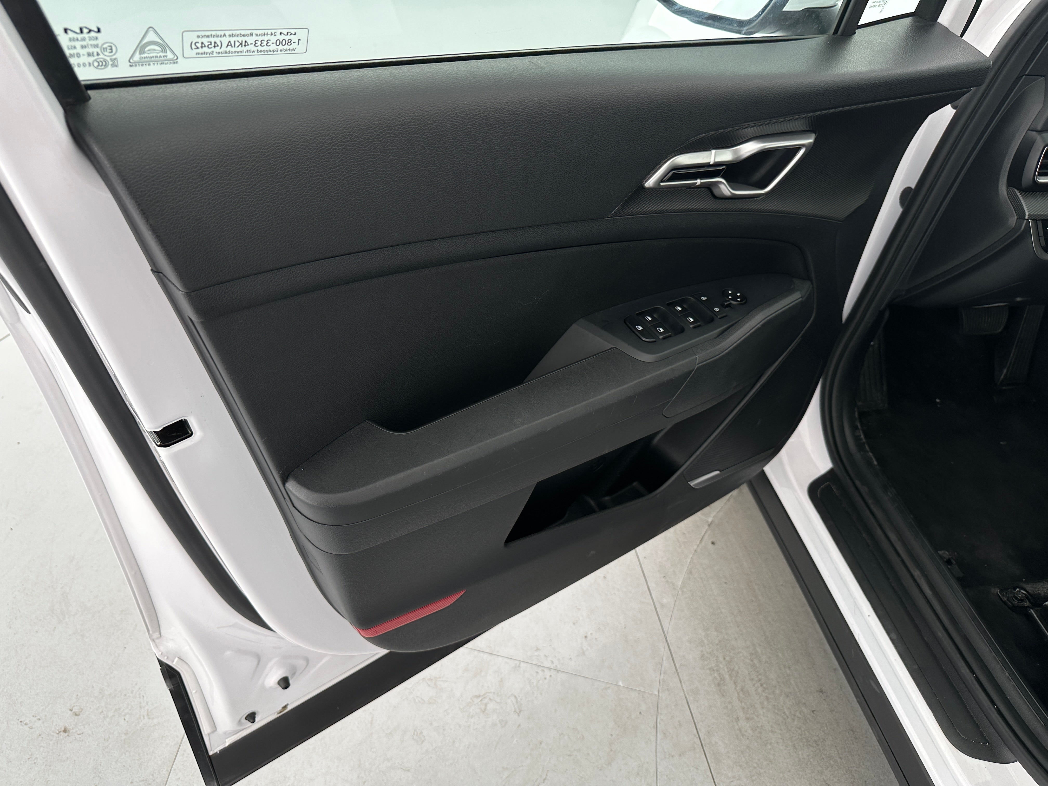 2025 Kia Sportage LX - Photo 8