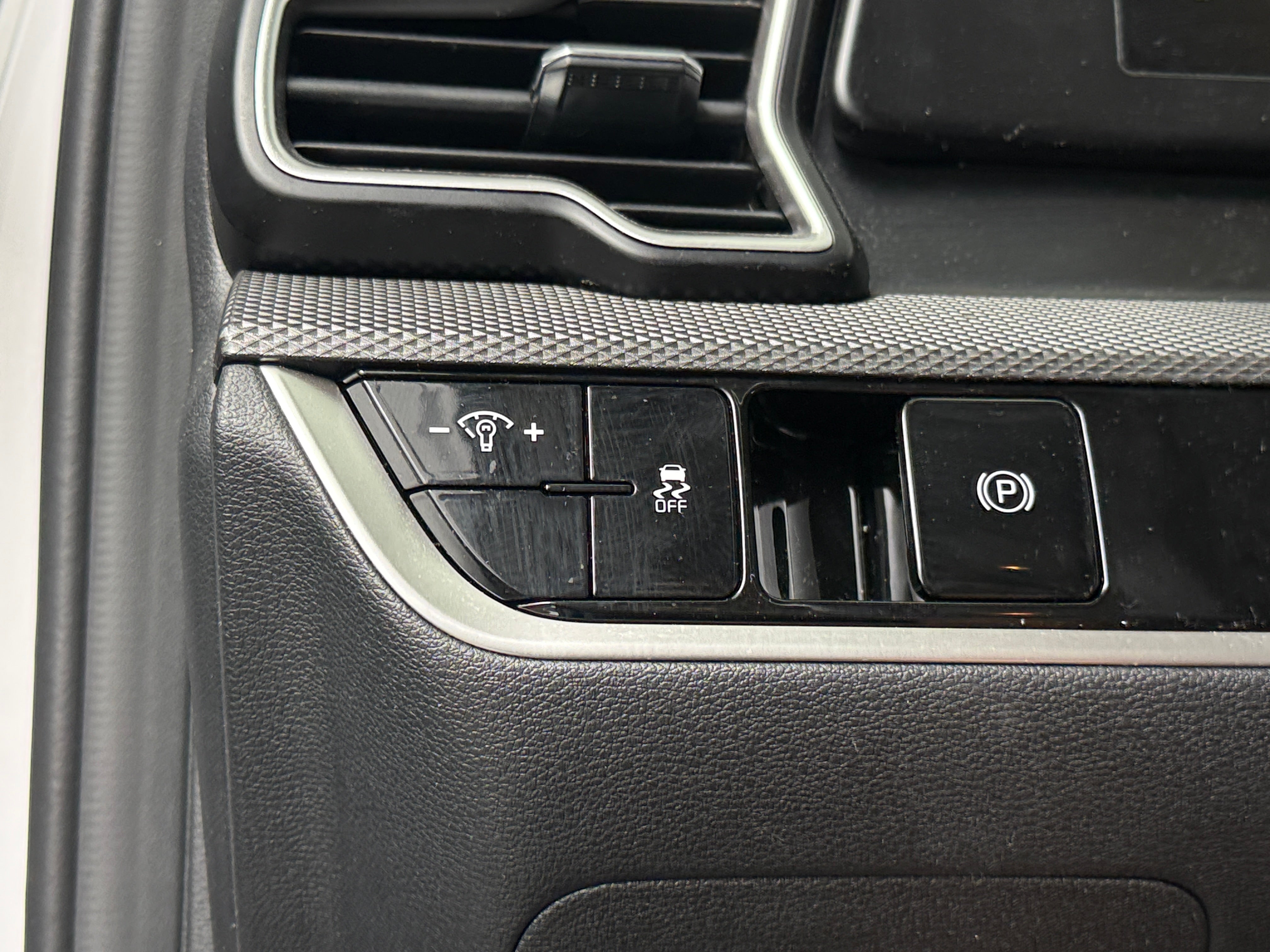 2025 Kia Sportage LX - Photo 10