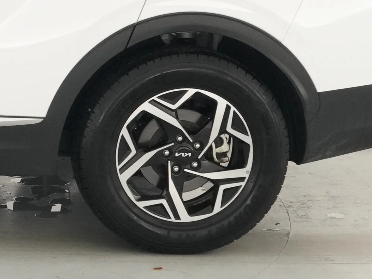 2025 Kia Sportage LX - Photo 15