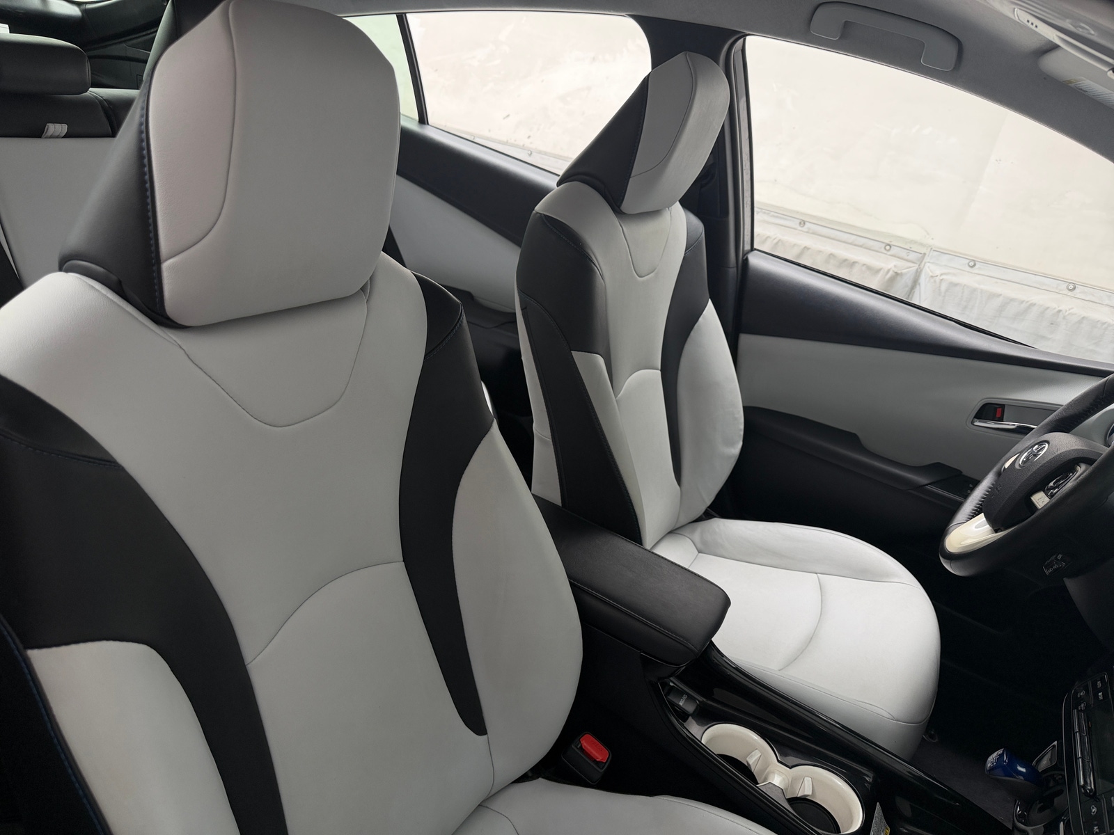 Thumbnail: 2016 Toyota Prius - 2