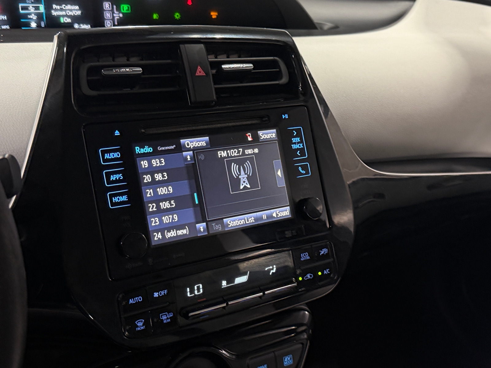 Thumbnail: 2016 Toyota Prius - 4