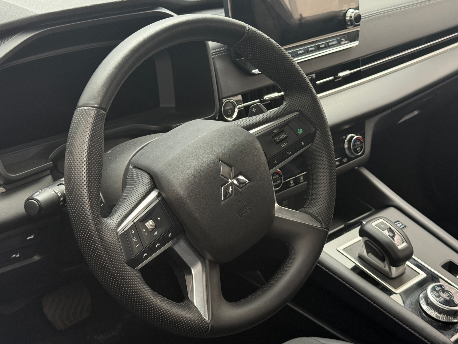 Thumbnail: 2025 Mitsubishi Outlander - 4