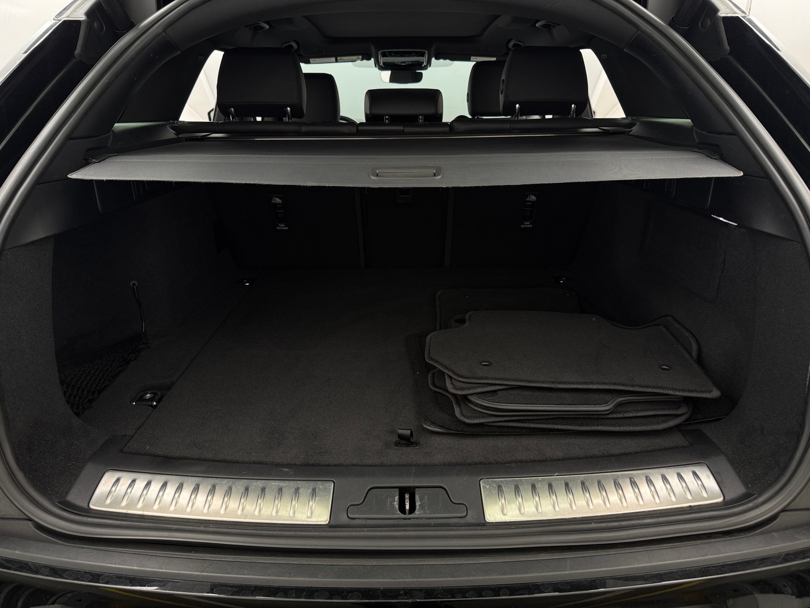 Thumbnail: 2024 Land Rover Range Rover Velar - 6