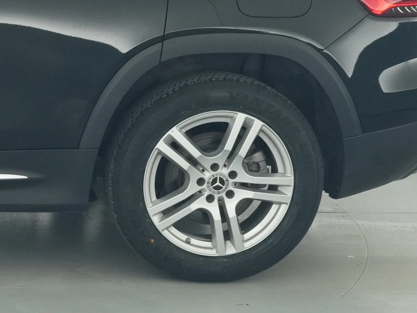 2023 Mercedes-Benz GLB Base - Photo 16