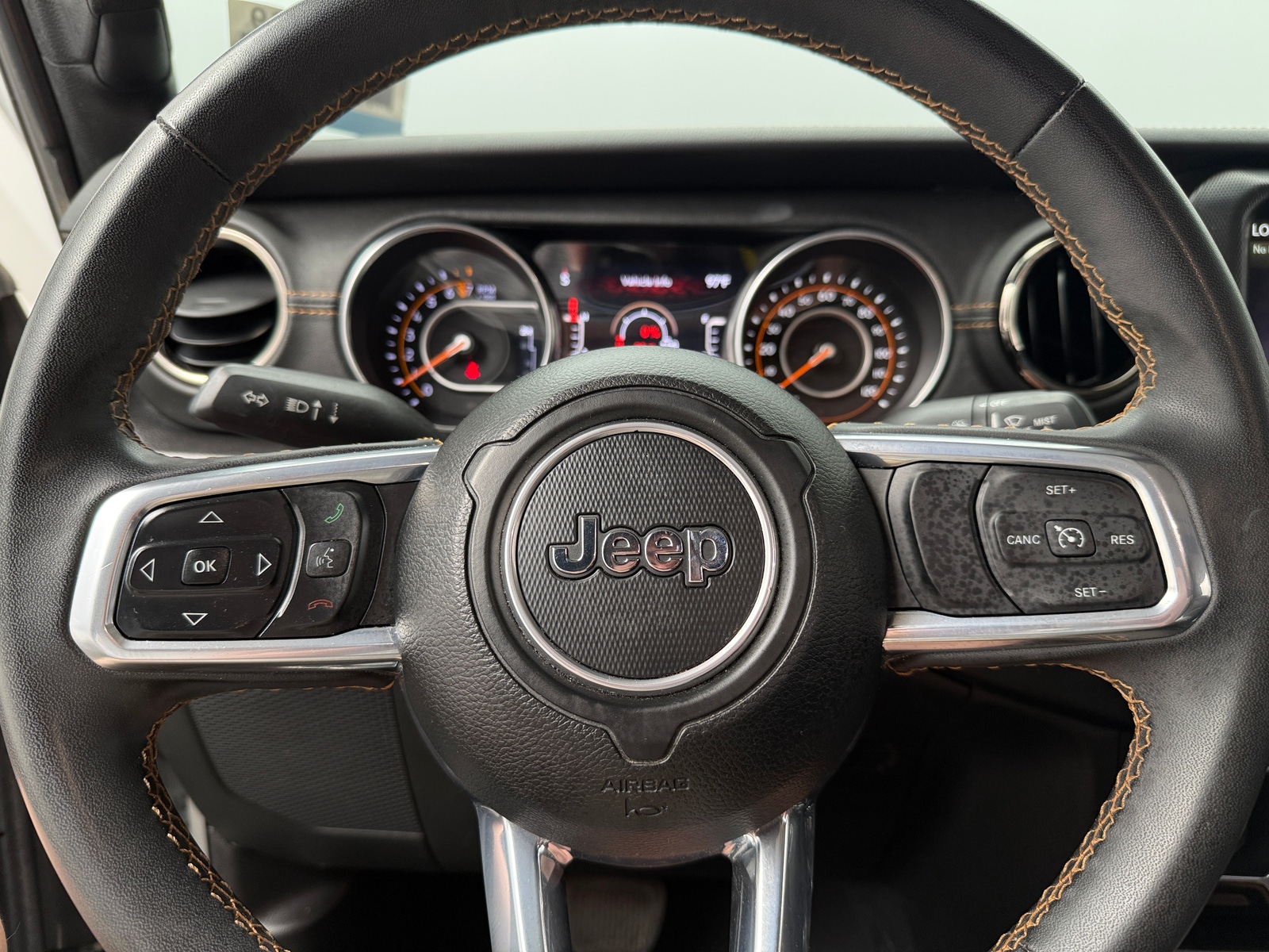 Thumbnail: 2023 Jeep Gladiator - 4