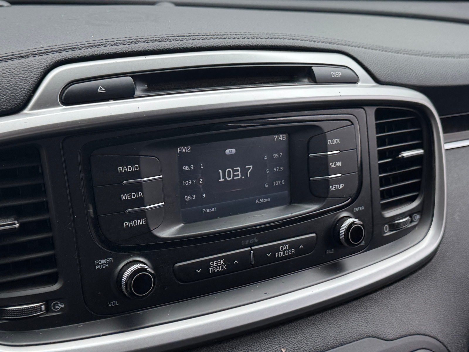 Thumbnail: 2017 Kia Sorento - 4