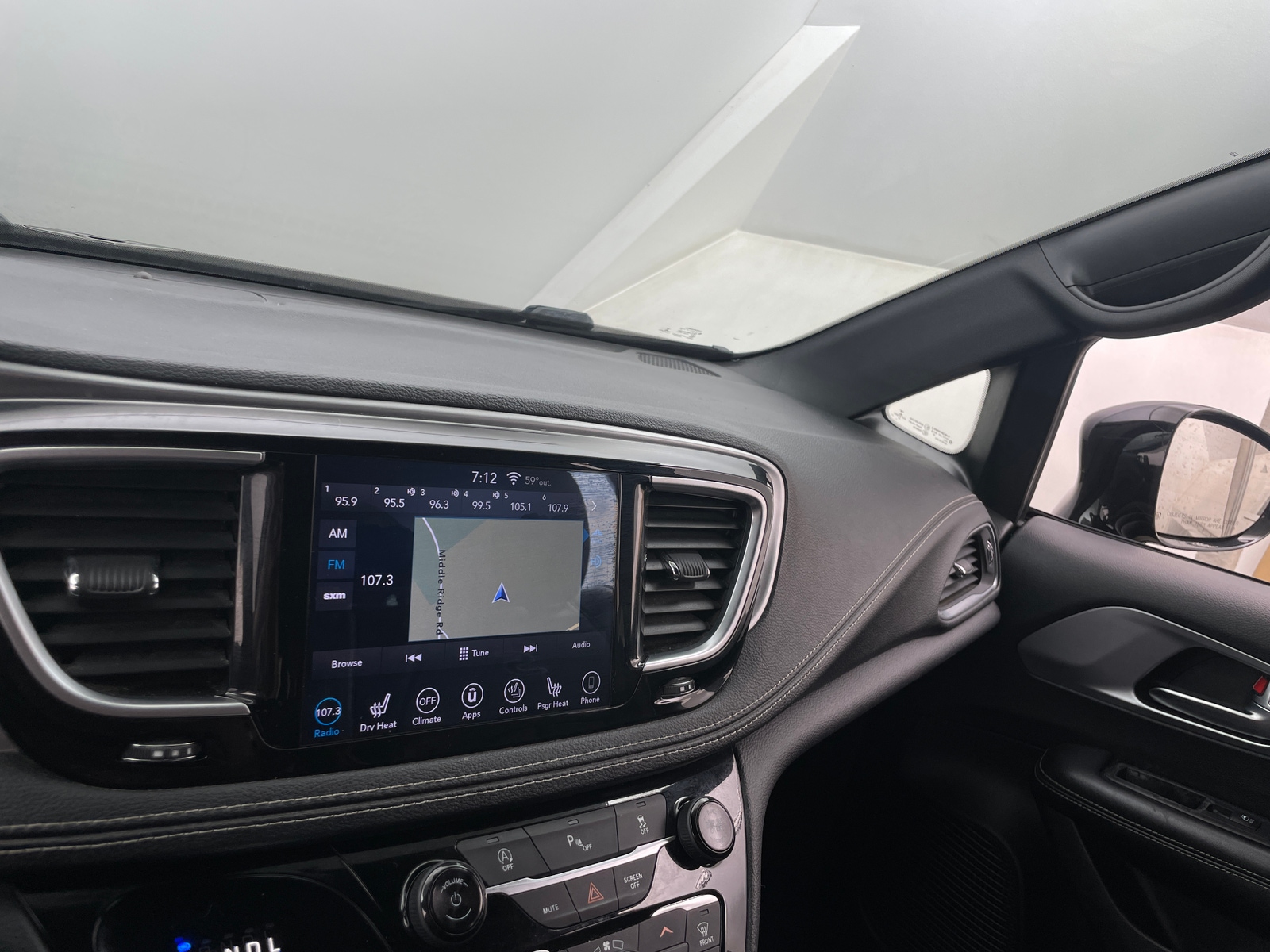 Thumbnail: 2019 Chrysler Pacifica - 3