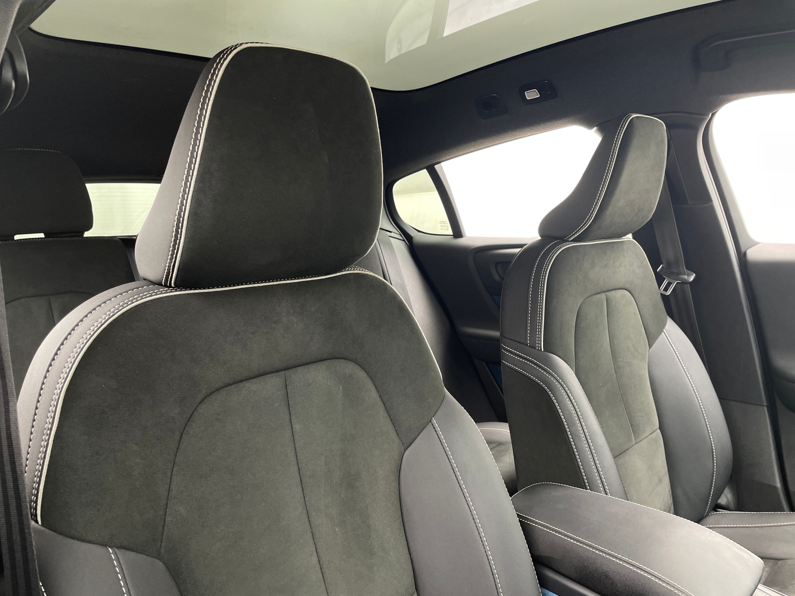 Thumbnail: 2023 Volvo C40 - 2