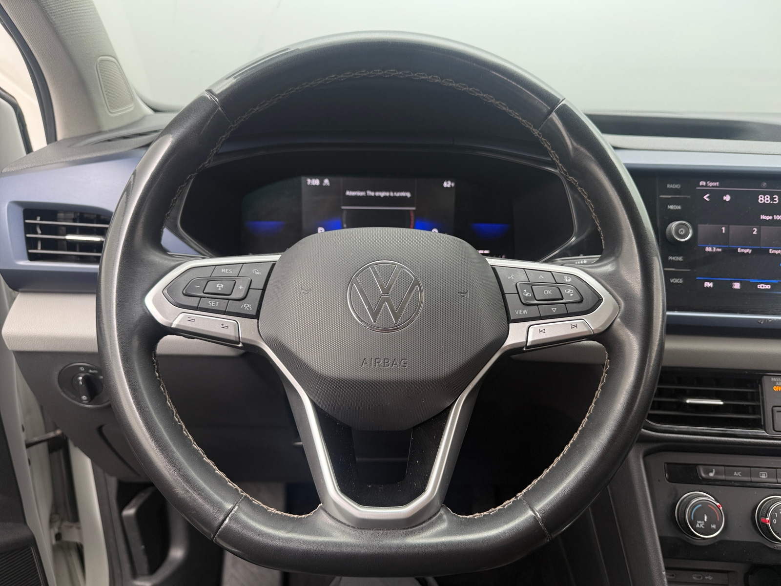Thumbnail: 2022 Volkswagen Taos - 4