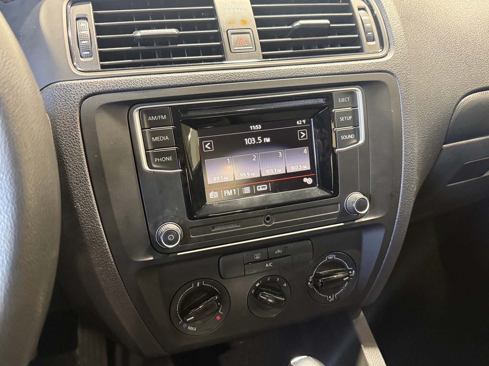 Thumbnail: 2016 Volkswagen Jetta - 4