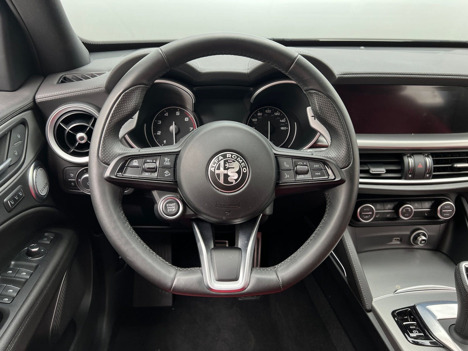 Thumbnail: 2023 Alfa Romeo Stelvio - 4