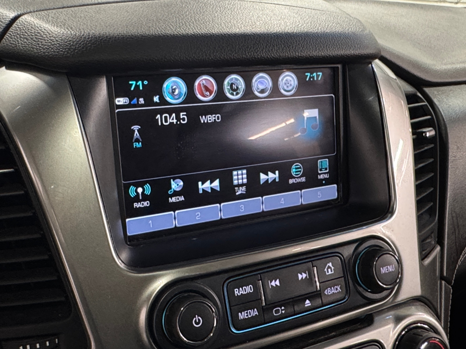 Thumbnail: 2019 Chevrolet Tahoe - 3