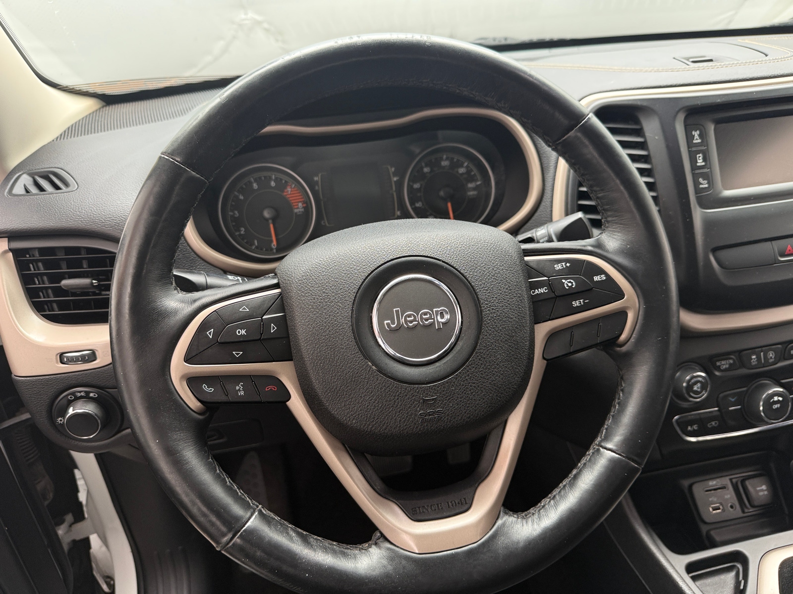 Thumbnail: 2017 Jeep Cherokee - 5