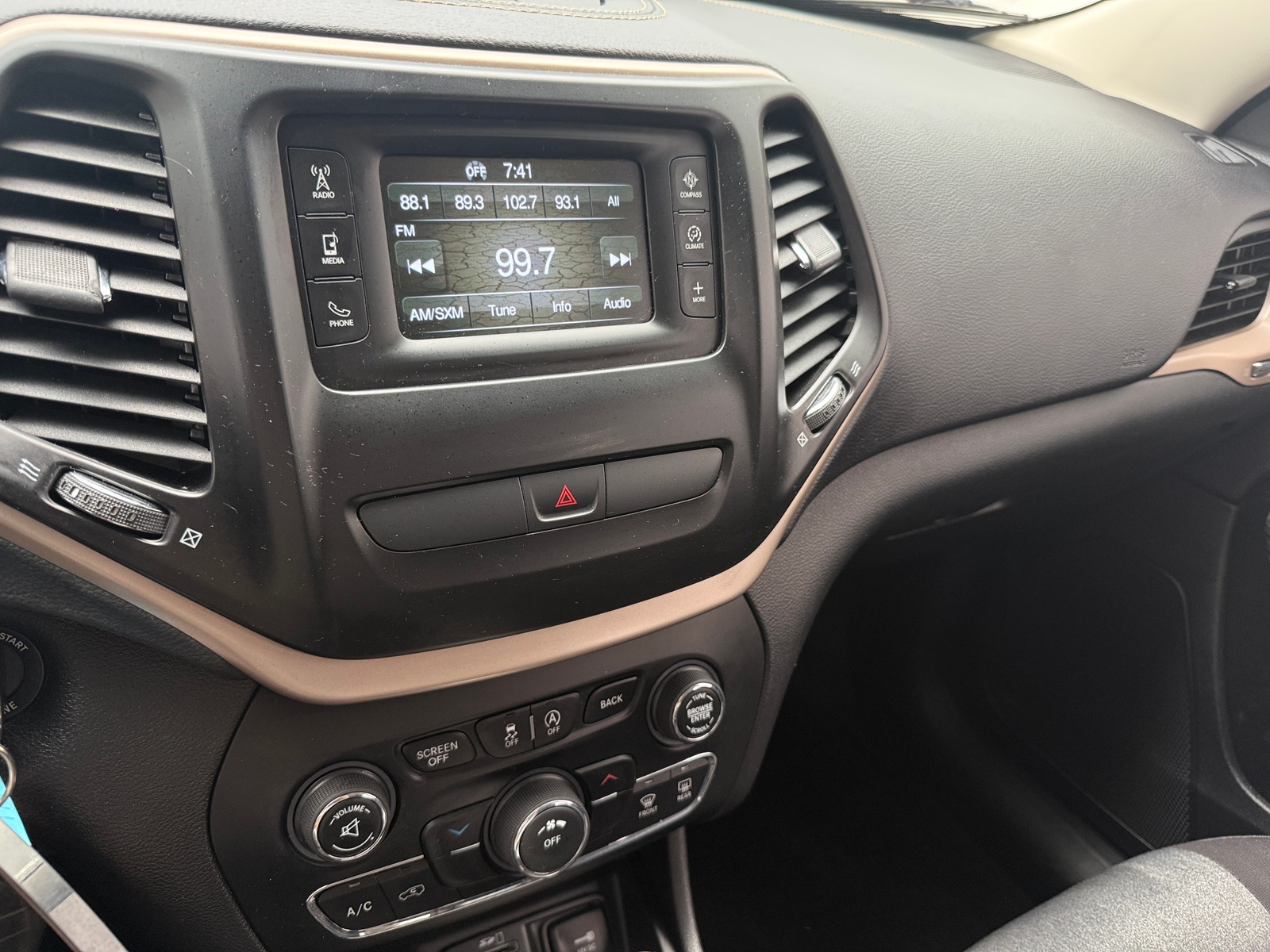 Thumbnail: 2017 Jeep Cherokee - 4