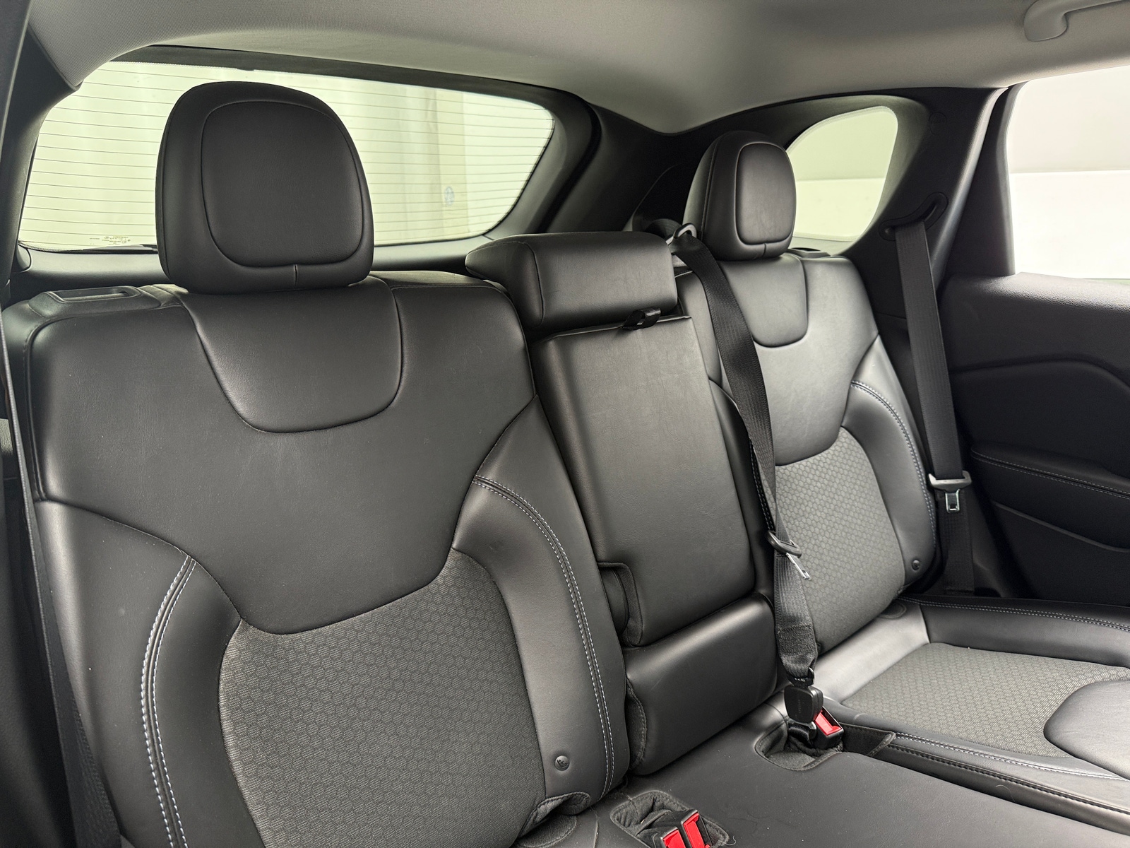 Thumbnail: 2019 Jeep Cherokee - 6