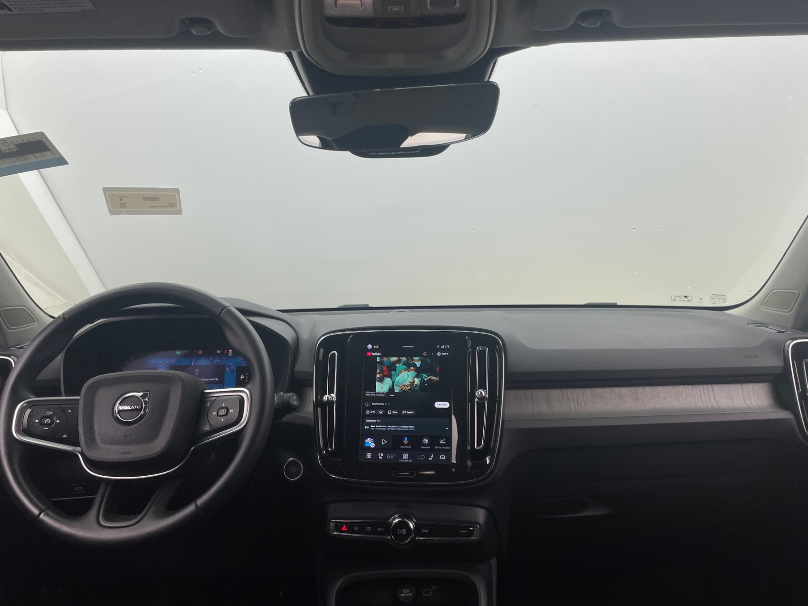 Thumbnail: 2023 Volvo XC40 - 3