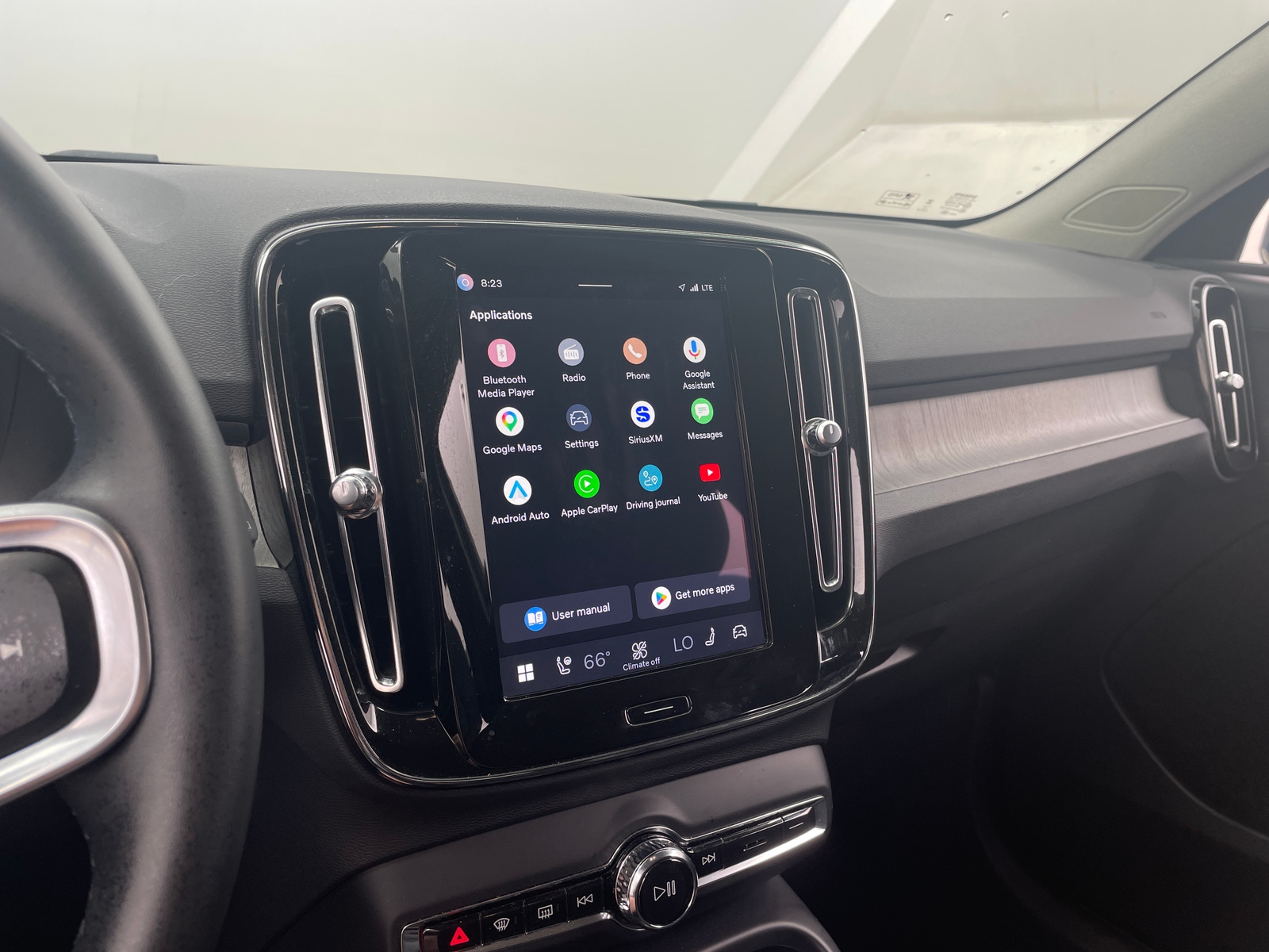 Thumbnail: 2023 Volvo XC40 - 4