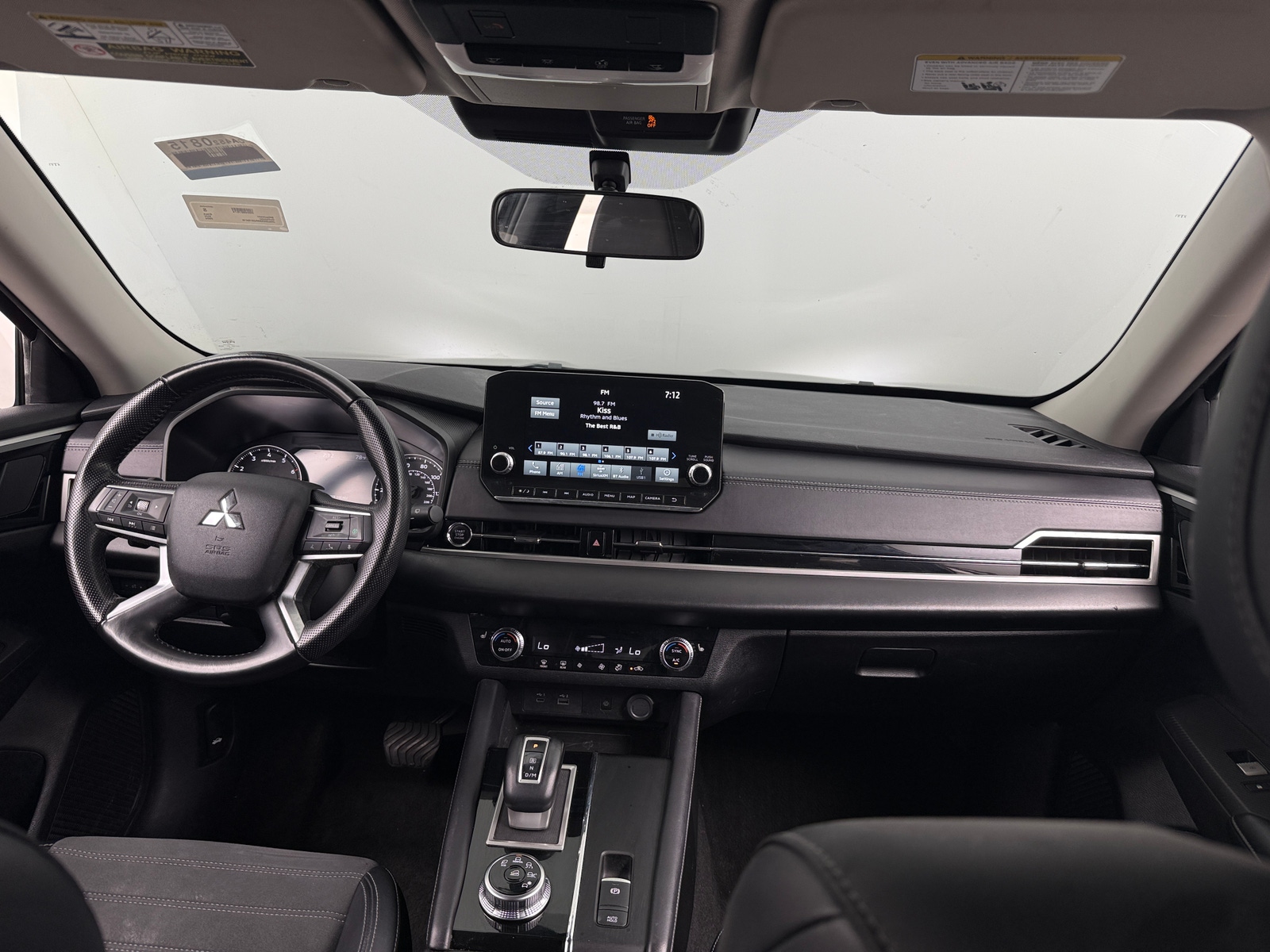 Thumbnail: 2024 Mitsubishi Outlander - 2