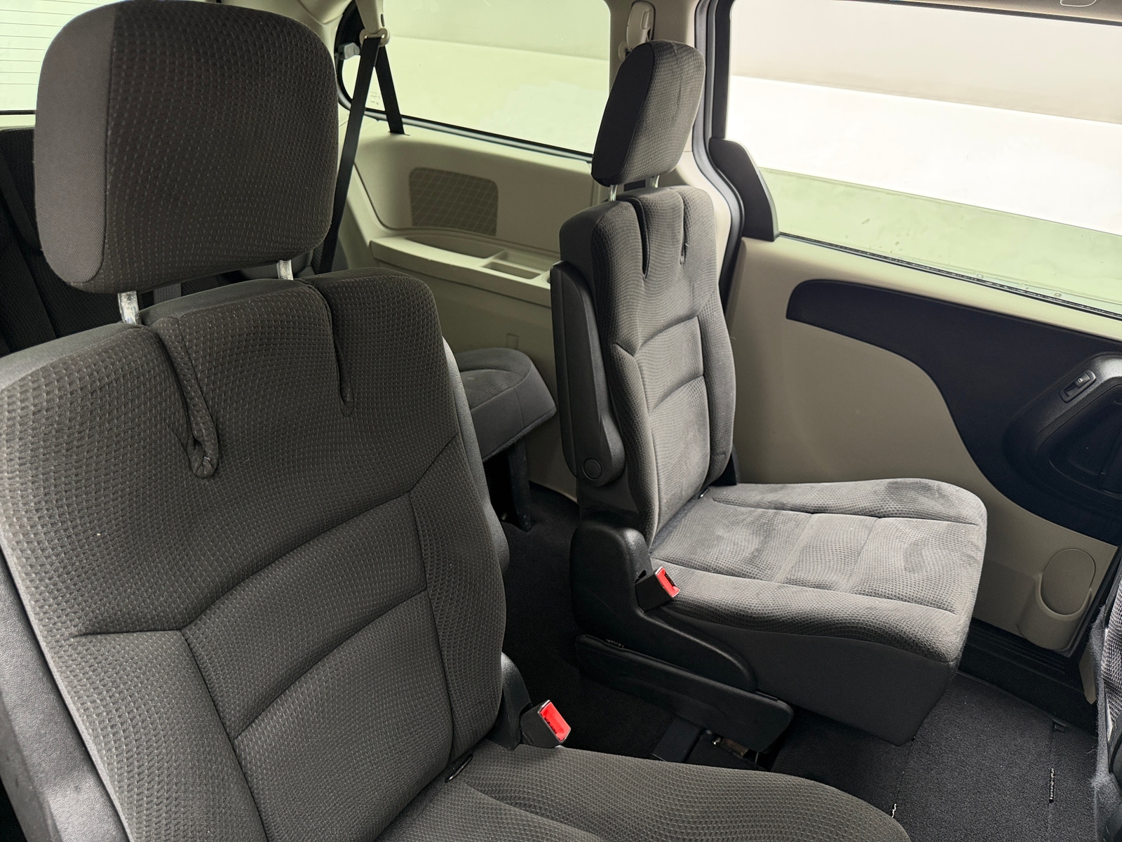 Thumbnail: 2017 Dodge Grand Caravan - 6