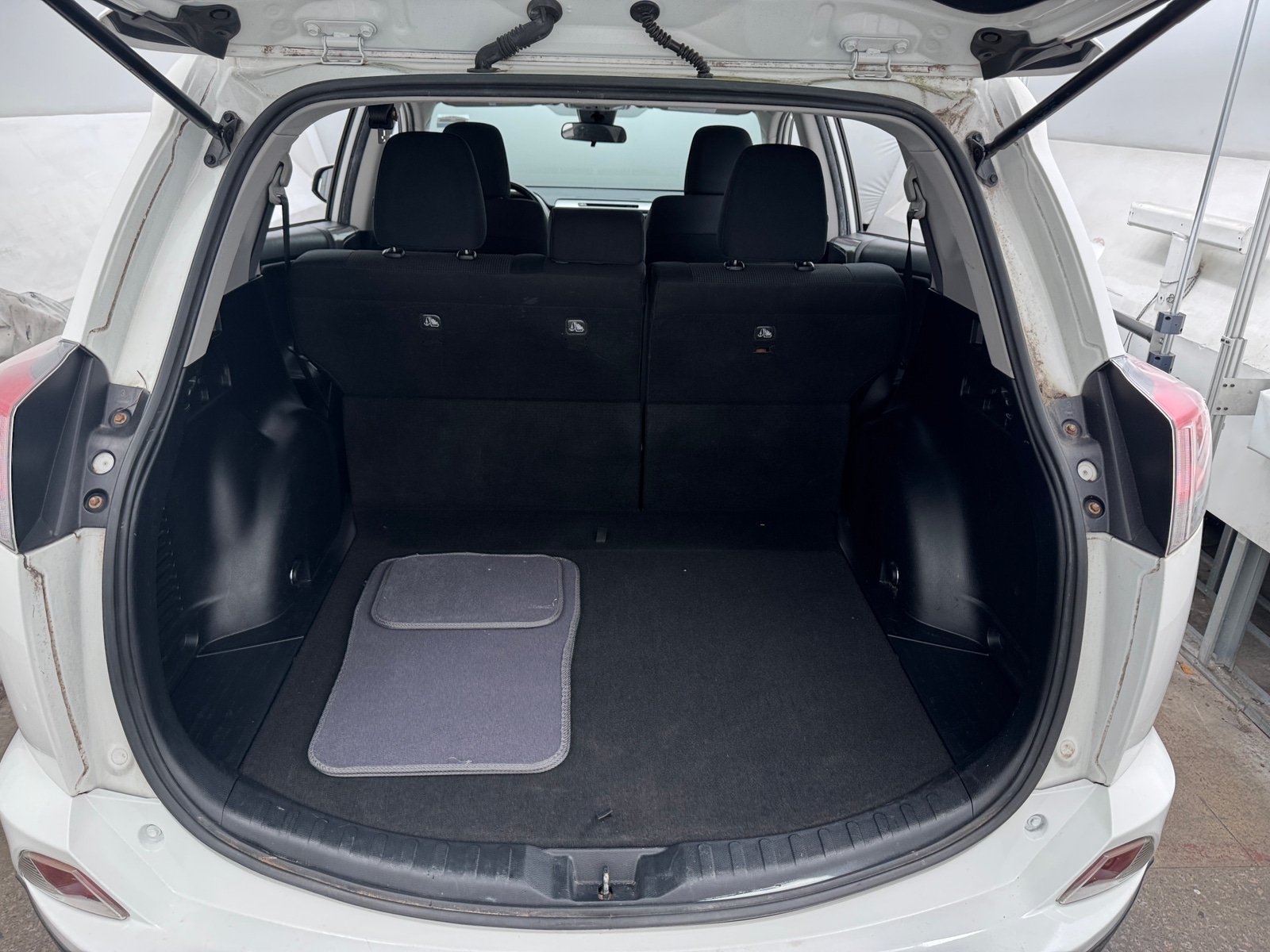 Thumbnail: 2018 Toyota RAV4 - 7