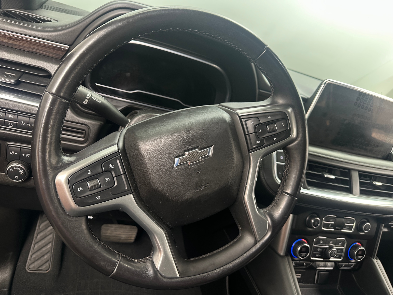 Thumbnail: 2022 Chevrolet Tahoe - 4