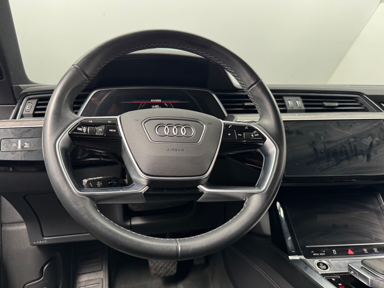 Thumbnail: 2023 Audi e-tron - 4