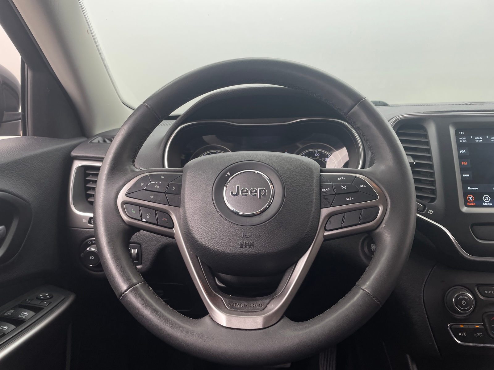 Thumbnail: 2022 Jeep Cherokee - 4