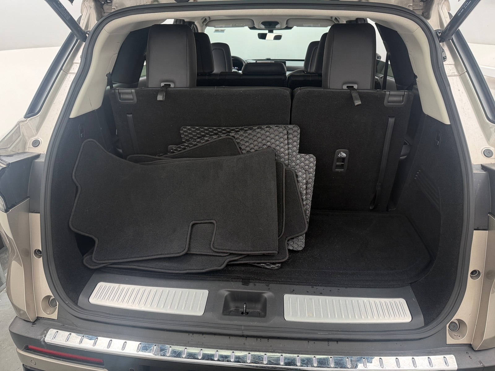 Thumbnail: 2023 INFINITI QX60 - 6