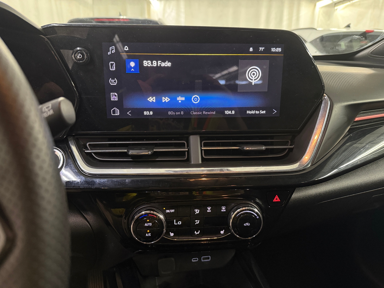 Thumbnail: 2025 Chevrolet Trax - 3