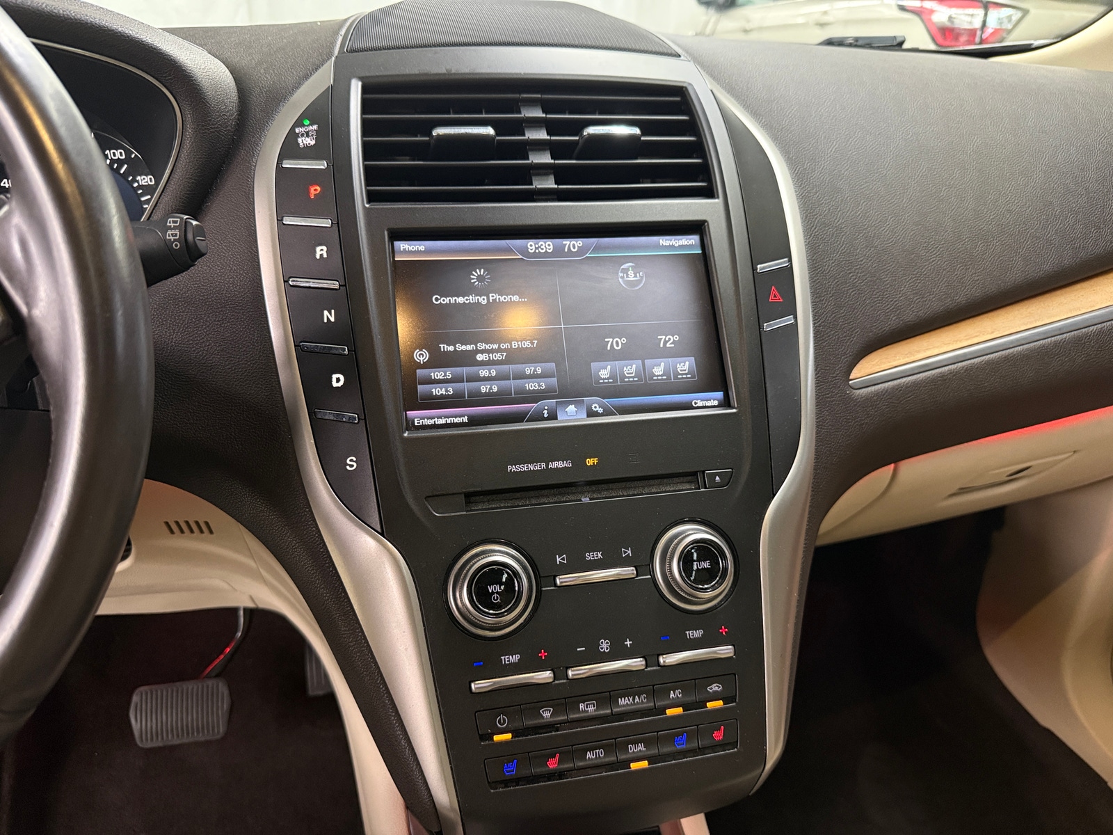 Thumbnail: 2015 Lincoln MKC - 3