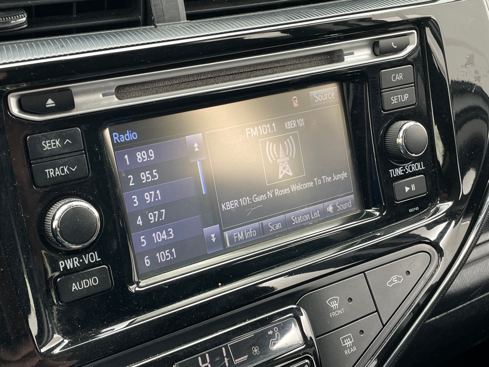 Thumbnail: 2018 Toyota Prius c - 4