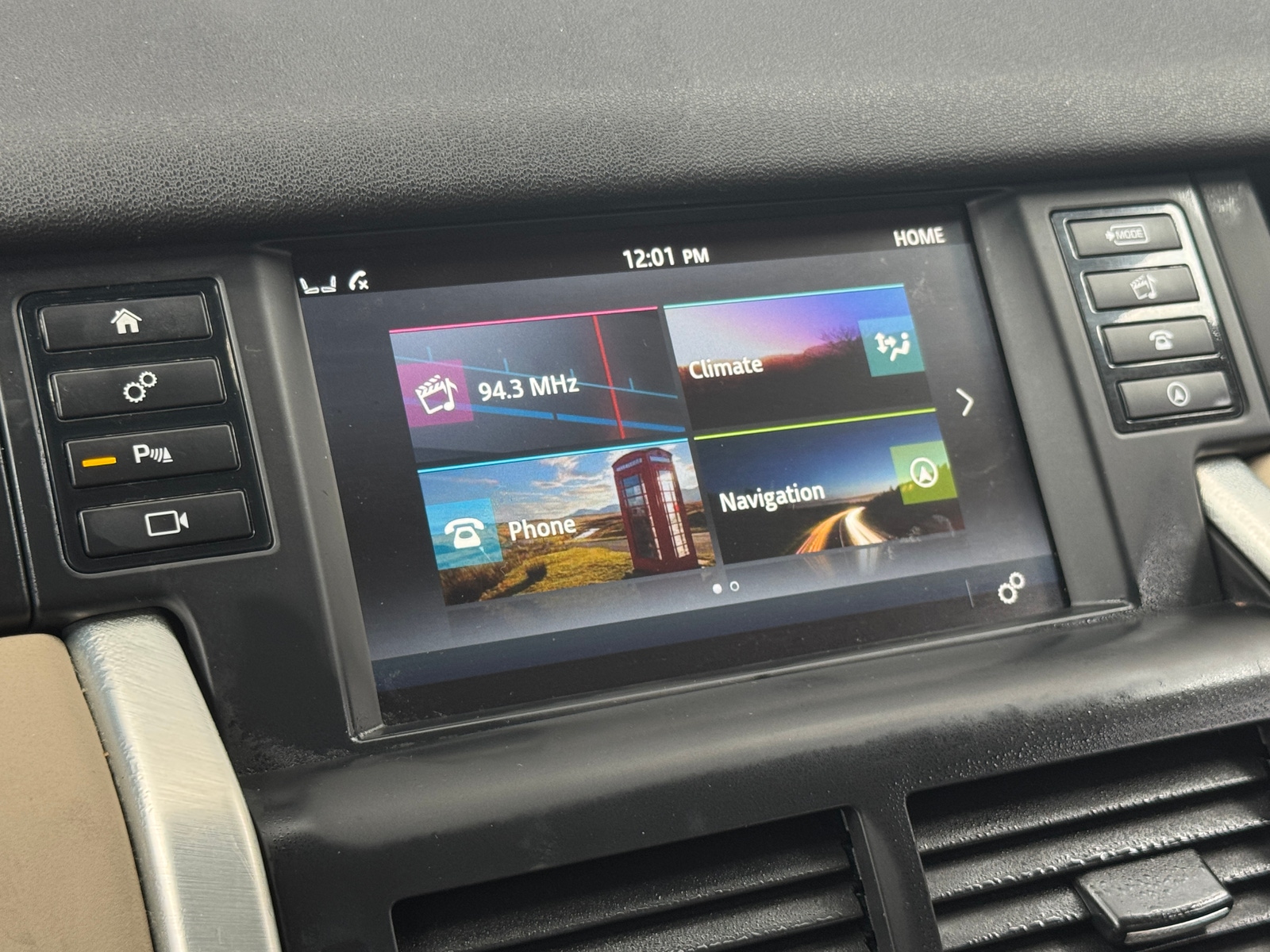 Thumbnail: 2019 Land Rover Discovery Sport - 3