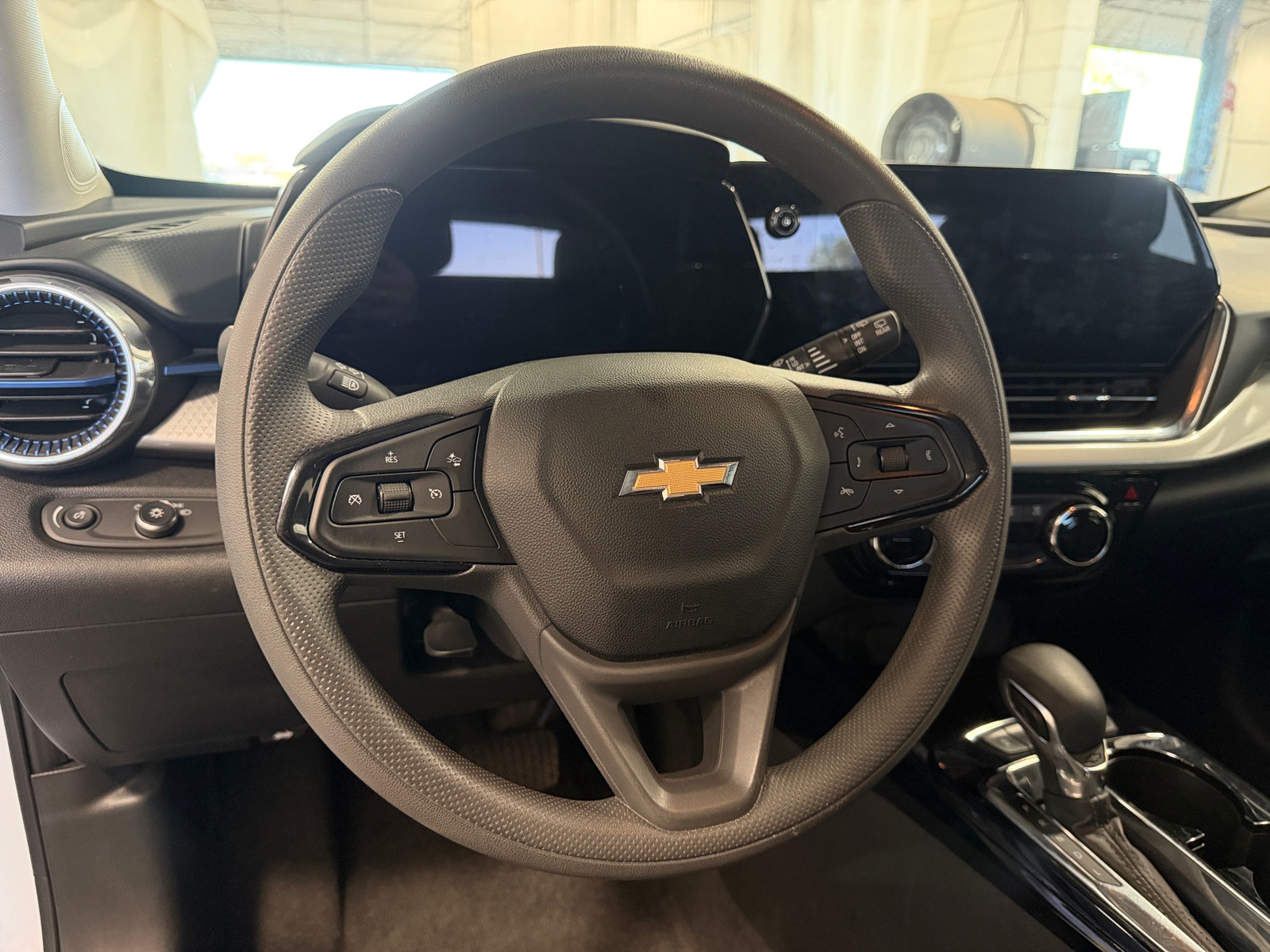 Thumbnail: 2025 Chevrolet Trax - 5