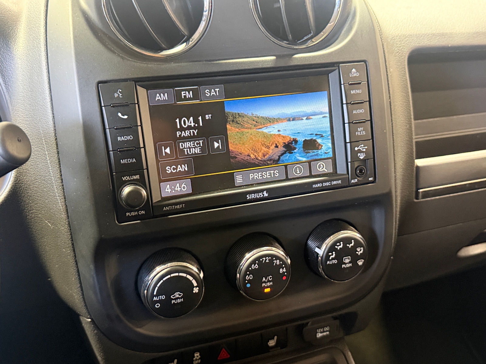 Thumbnail: 2016 Jeep Patriot - 3
