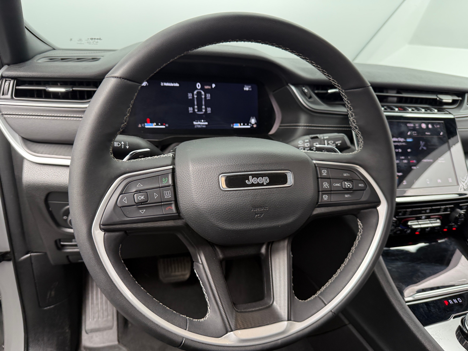 Thumbnail: 2023 Jeep Grand Cherokee L - 4