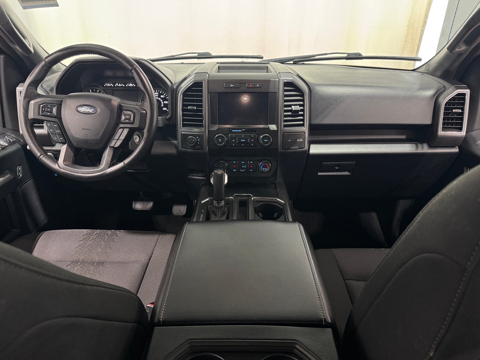 Thumbnail: 2020 Ford Econoline - 3