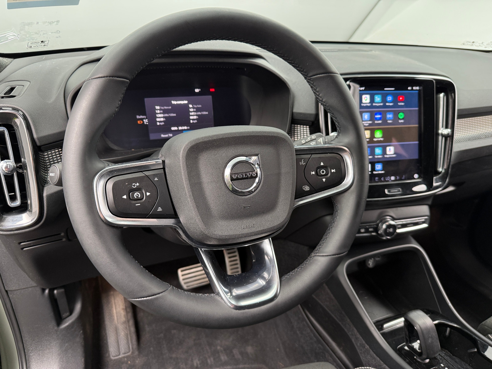 Thumbnail: 2022 Volvo XC40 - 5