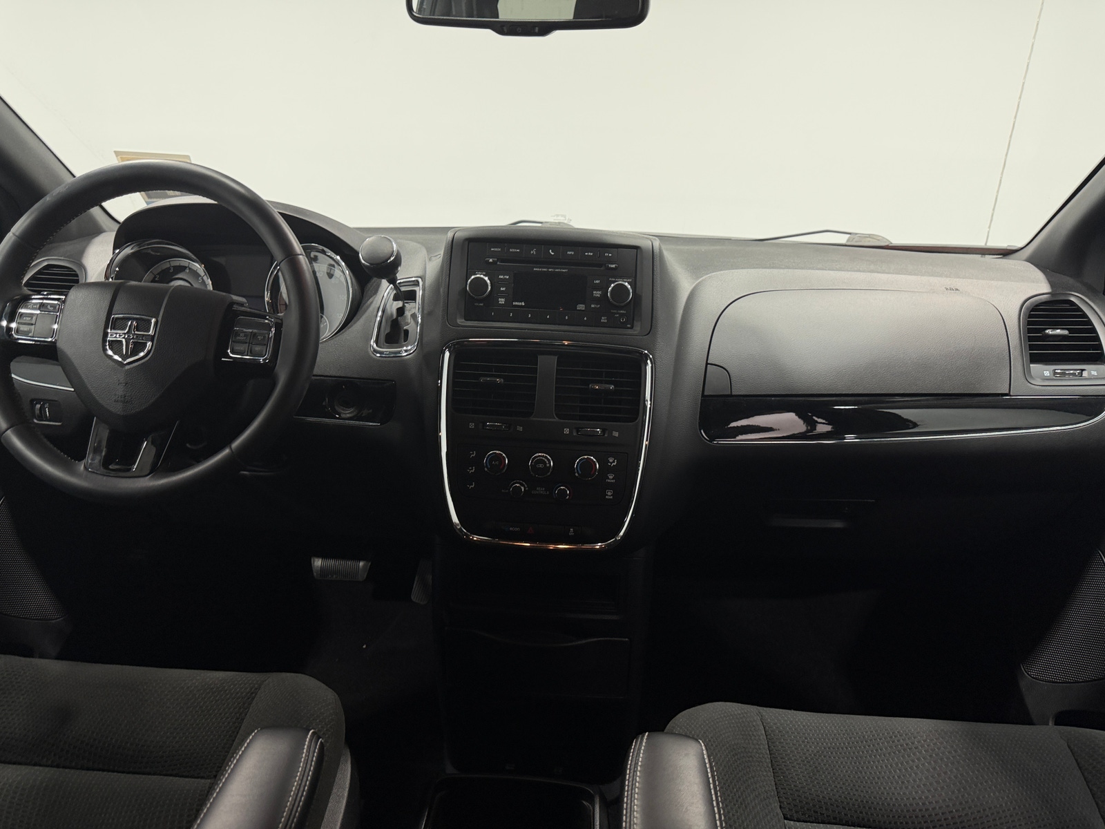 Thumbnail: 2016 Dodge Grand Caravan - 3