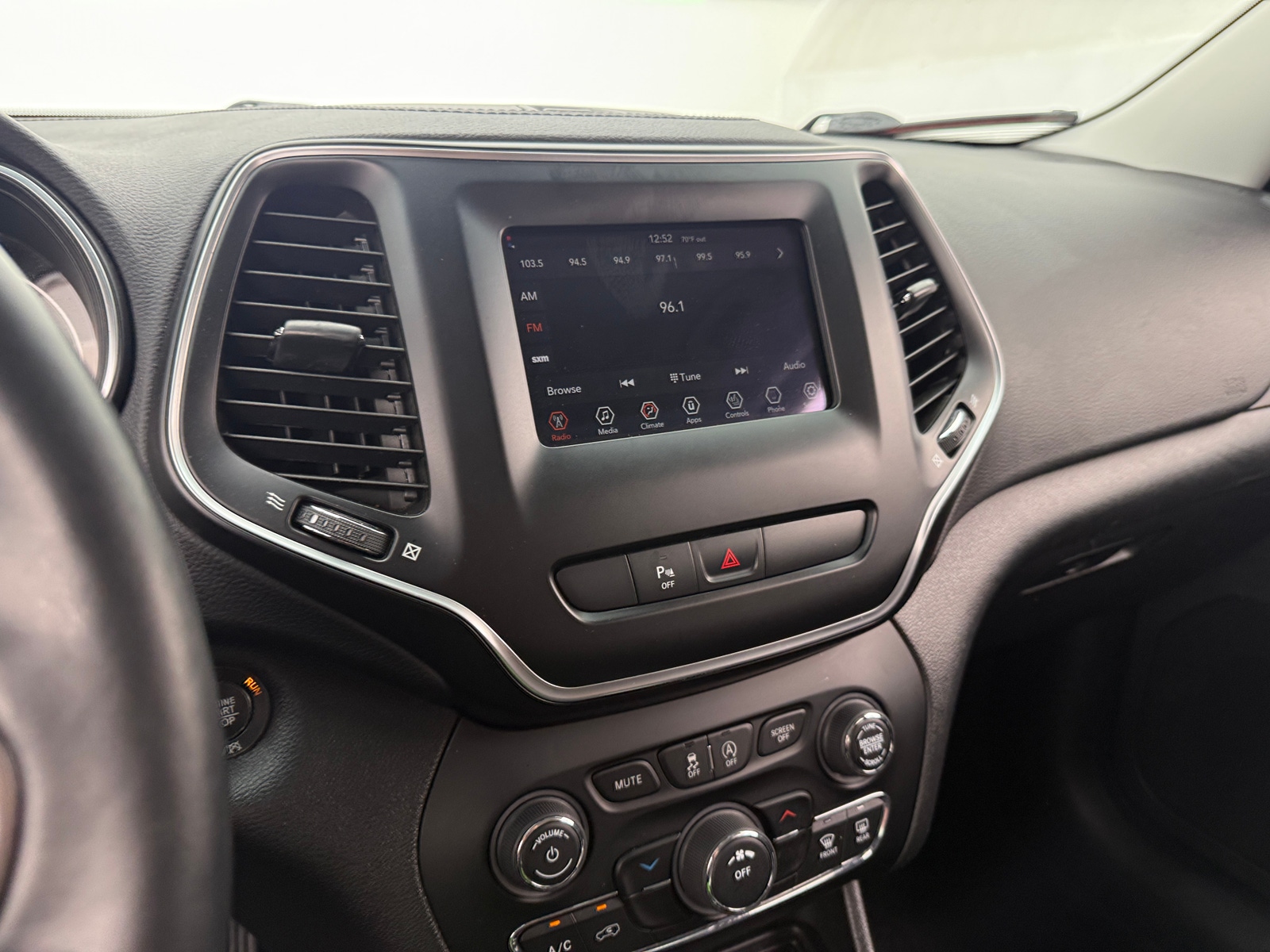 Thumbnail: 2019 Jeep Cherokee - 4