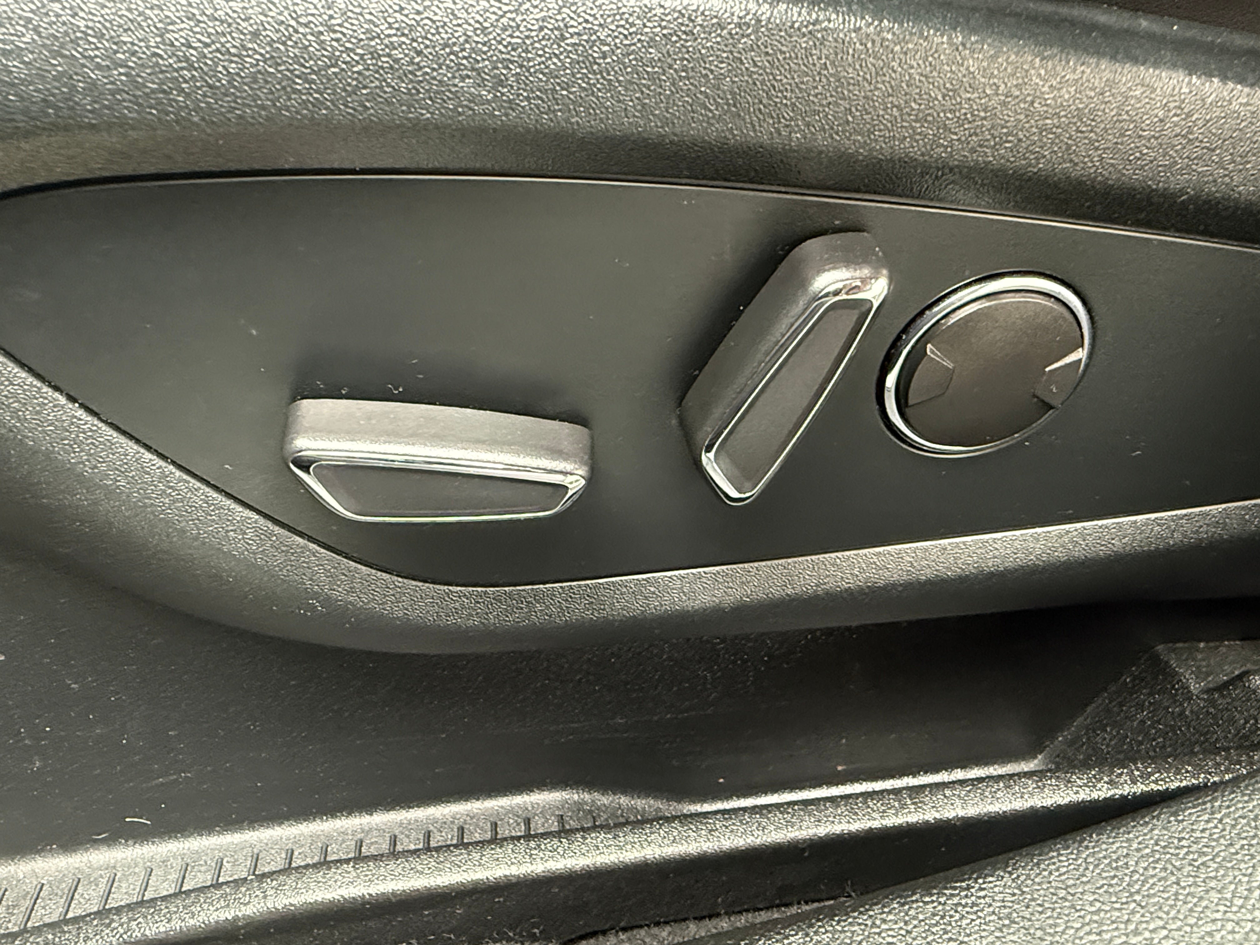 Used 2022 Lincoln Nautilus Reserve with VIN 2LMPJ8K93NBL16634 for sale in Eagan, Minnesota