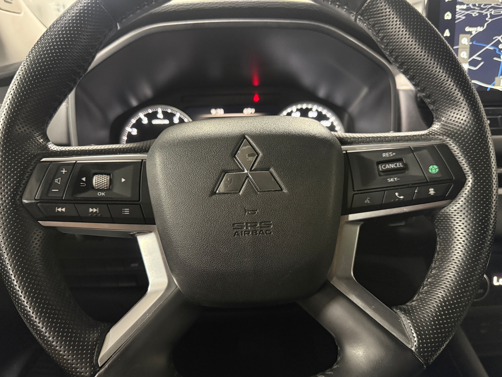 Thumbnail: 2025 Mitsubishi Outlander - 4