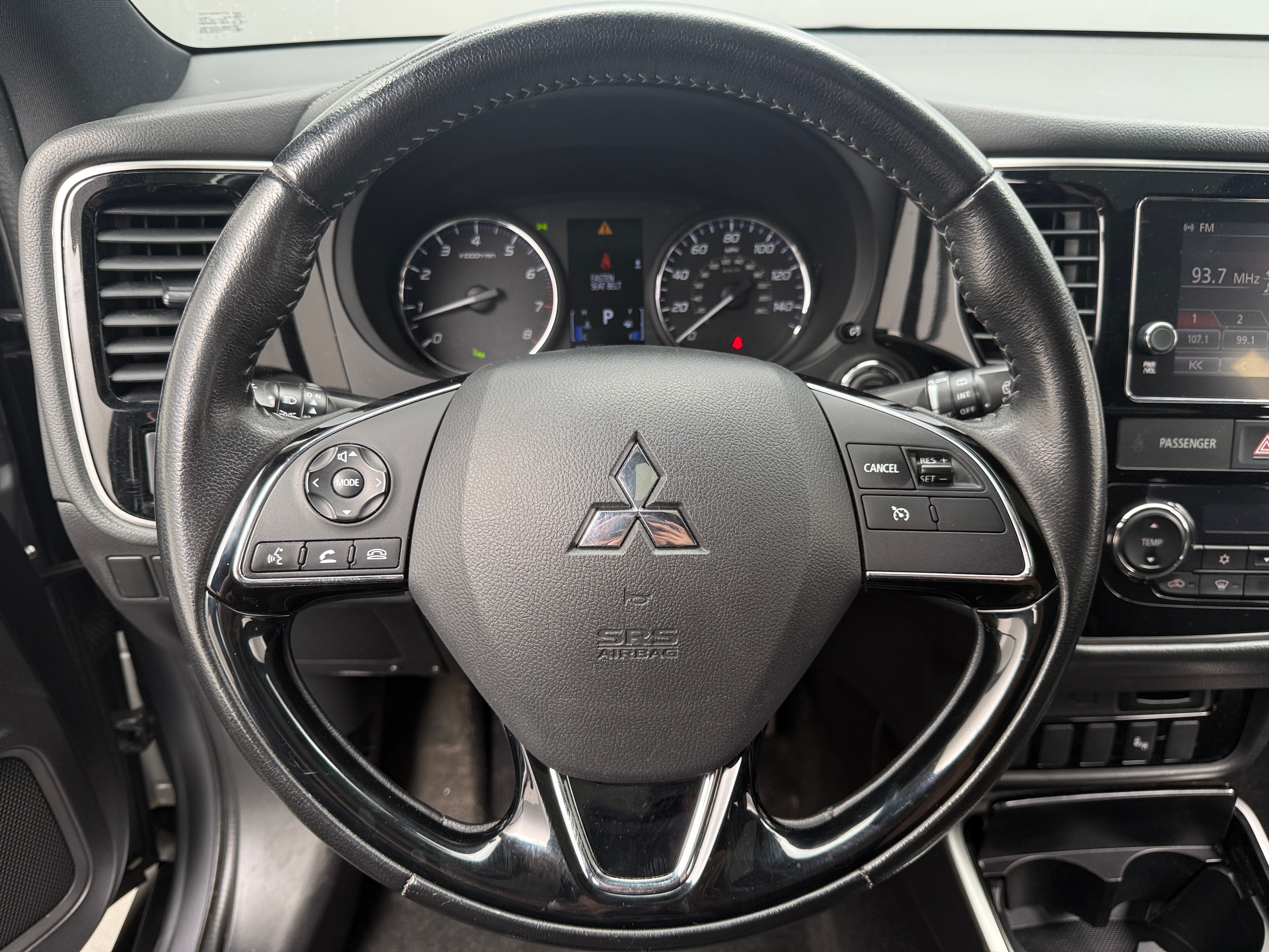 Used 2018 Mitsubishi Outlander LE with VIN JA4AD3A30JZ021912 for sale in Pewaukee, WI